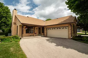 5413 Somerset Ln, Greenfield, WI 53221 - Photo 1