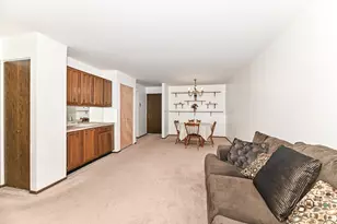 6100 W Stone Hedge Dr, Greenfield, WI 53220 - Photo 4