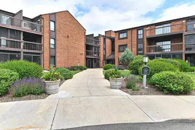 6100 W Stonehedge Dr #167, Greenfield, WI 53220 - Photo 2