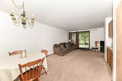 6100 W Stonehedge Dr #167, Greenfield, WI 53220 - Photo 6