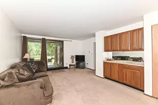 6100 W Stone Hedge Dr, Greenfield, WI 53220 - Photo 8