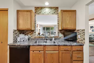 6060 S Crosswinds Dr, Cudahy, WI 53110 - Photo 10