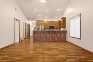 1321 Barson Pl, Onalaska, WI 54650 - Photo 10