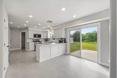 8821 S Carrollville Cir, Oak Creek, WI 53154 - Photo 10