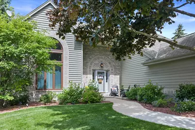 2809  Killarney Ct, West Bend, WI 53095 - Photo 2