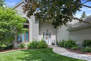 2809 Killarney Ct, West Bend, WI 53095 - Photo 2