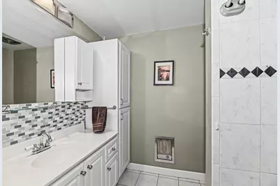 2525 S Shore Dr #15B, Milwaukee, WI 53207 - Photo 20