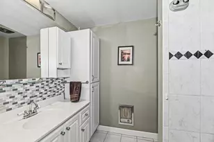 2525 S Shore Dr, Milwaukee, WI 53207 - Photo 20