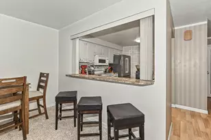 2525 S Shore Dr, Milwaukee, WI 53207 - Photo 10