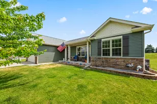 W1401 Stoney Brook Ct, Ixonia, WI 53036 - Photo 2