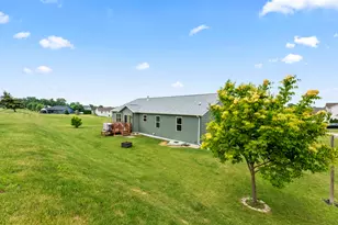 W1401 Stoney Brook Ct, Ixonia, WI 53036 - Photo 34