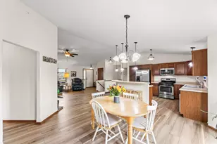 W1401 Stoney Brook Ct, Ixonia, WI 53036 - Photo 8