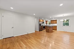 5314 W Calumet Rd, Milwaukee, WI 53223 - Photo 14