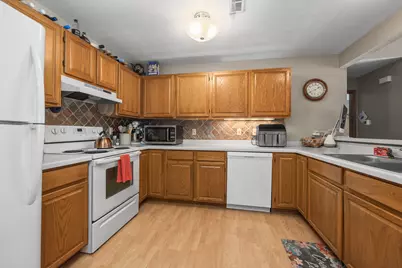 4835  Easy St #11, Delafield, WI 53029 - Photo 10