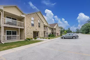 4835 Easy St, Delafield, WI 53029 - Photo 16