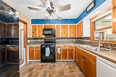 332 S Kendrick Ave, Burlington, WI 53105 - Photo 12