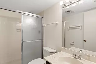3635 N Tucker Pl, Milwaukee, WI 53222 - Photo 10