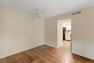 3635 N Tucker Pl, Milwaukee, WI 53222 - Photo 8