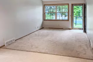 468 Pine Tree Dr, Fond du Lac, WI 54935 - Photo 2
