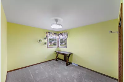 7880 W Plainfield Ave, Greenfield, WI 53220 - Photo 20