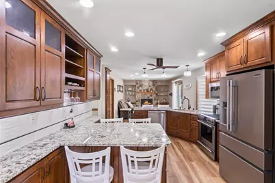 7880 W Plainfield Ave, Greenfield, WI 53220 - Photo 8