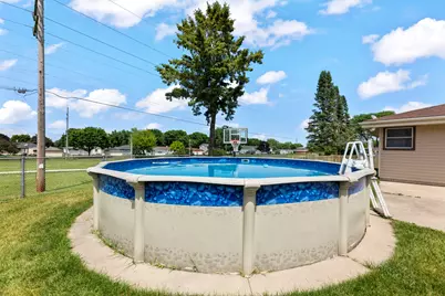 7880 W Plainfield Ave, Greenfield, WI 53220 - Photo 30