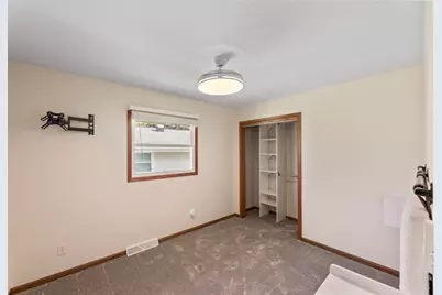 7880 W Plainfield Ave, Greenfield, WI 53220 - Photo 24