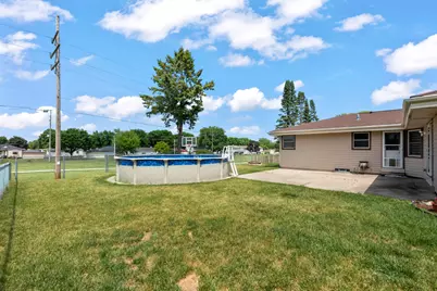 7880 W Plainfield Ave, Greenfield, WI 53220 - Photo 34