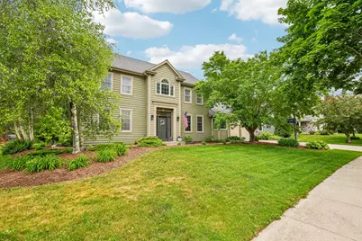 1338  Chickadee Ln, Grafton, WI 53024 - Photo 2