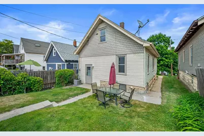 2843 S Linebarger Ter, Milwaukee, WI 53207 - Photo 12