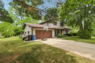 1419 Crabapple Dr, Racine, WI 53405 - Photo 2