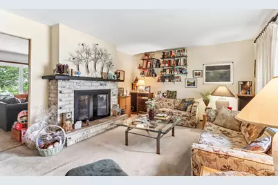 1419  Crabapple Dr, Racine, WI 53405 - Photo 6
