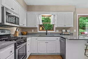 W290S2811 Carmarthen Dr, Genesee, WI 53188 - Photo 6