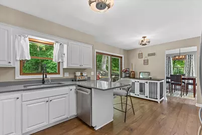 W290S2811  Carmarthen Dr, Genesee, WI 53188 - Photo 4