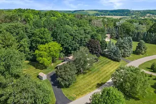 W290S2811 Carmarthen Dr, Genesee, WI 53188 - Photo 2
