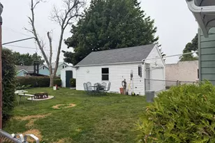 1013 28th St, Two Rivers, WI 54241 - Photo 6