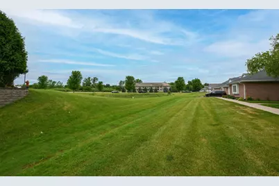 W241N2533 E Parkway Meadows Cir #2, Pewaukee, WI 53072 - Photo 26