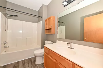 W241N2533 E Parkway Meadows Cir #2, Pewaukee, WI 53072 - Photo 22