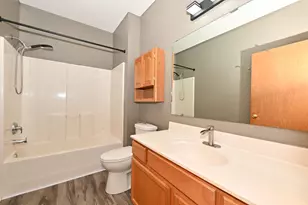 W241N2533 E Parkway Meadows Circle, Pewaukee, WI 53072 - Photo 22
