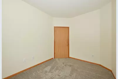 W241N2533 E Parkway Meadows Cir #2, Pewaukee, WI 53072 - Photo 16