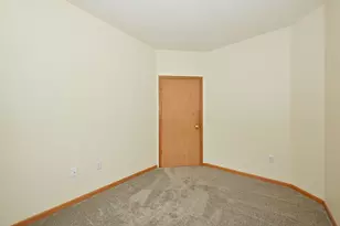 W241N2533 E Parkway Meadows Circle, Pewaukee, WI 53072 - Photo 16