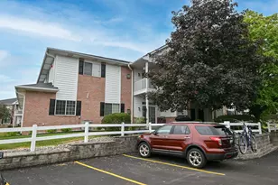 W241N2533 E Parkway Meadows Circle, Pewaukee, WI 53072 - Photo 24