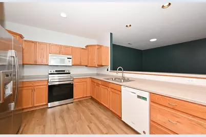 W241N2533 E Parkway Meadows Cir #2, Pewaukee, WI 53072 - Photo 10