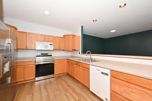 W241N2533 E Parkway Meadows Circle, Pewaukee, WI 53072 - Photo 10