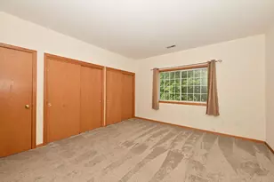 W241N2533 E Parkway Meadows Circle, Pewaukee, WI 53072 - Photo 20