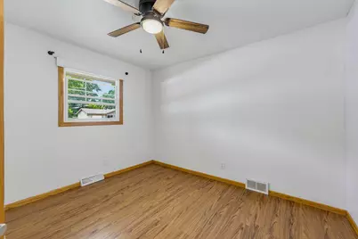 808  Memorial Dr, Kewaskum, WI 53040 - Photo 20