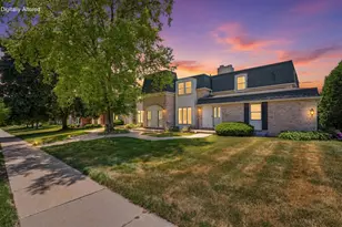 2005 Chateau Ct, Grafton, WI 53024 - Photo 2