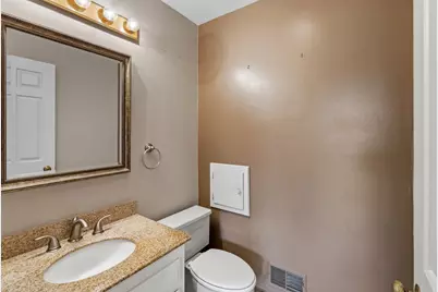 2005  Chateau Ct, Grafton, WI 53024 - Photo 10