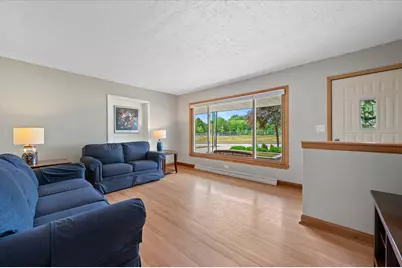 353  Tower Ct, Pewaukee, WI 53072 - Photo 10