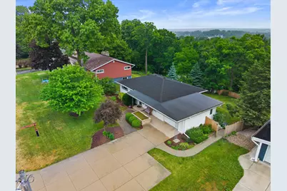 353  Tower Ct, Pewaukee, WI 53072 - Photo 2